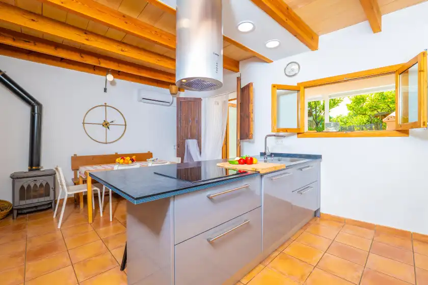 Holiday rentals in Can mateu (campanet), Campanet