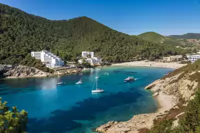 Cala Llonga, Ibiza, Vacalia.com