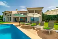 Holiday rentals in Villa luna suites