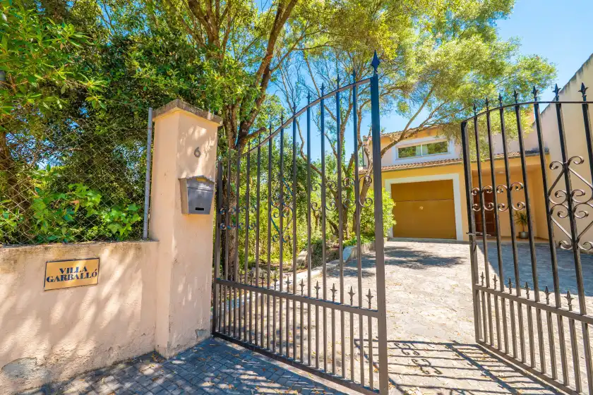 Holiday rentals in Vila garballó, Crestatx