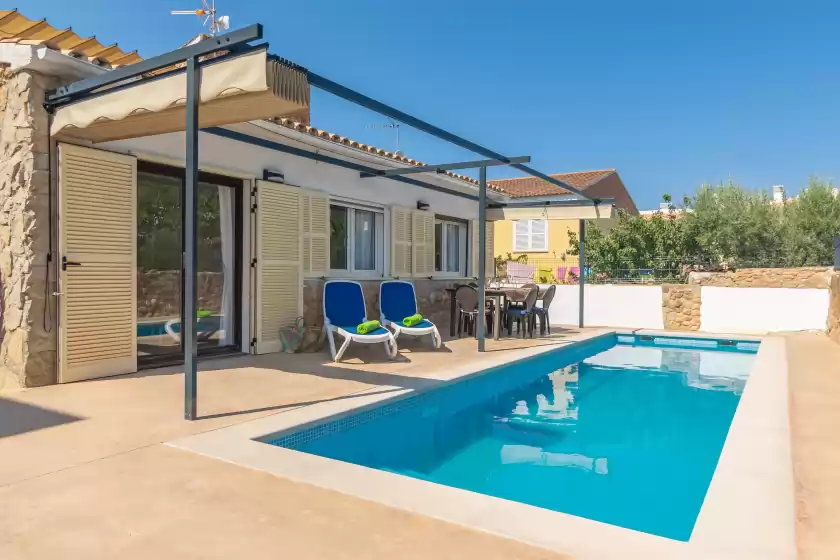 Holiday rentals in Can clavell