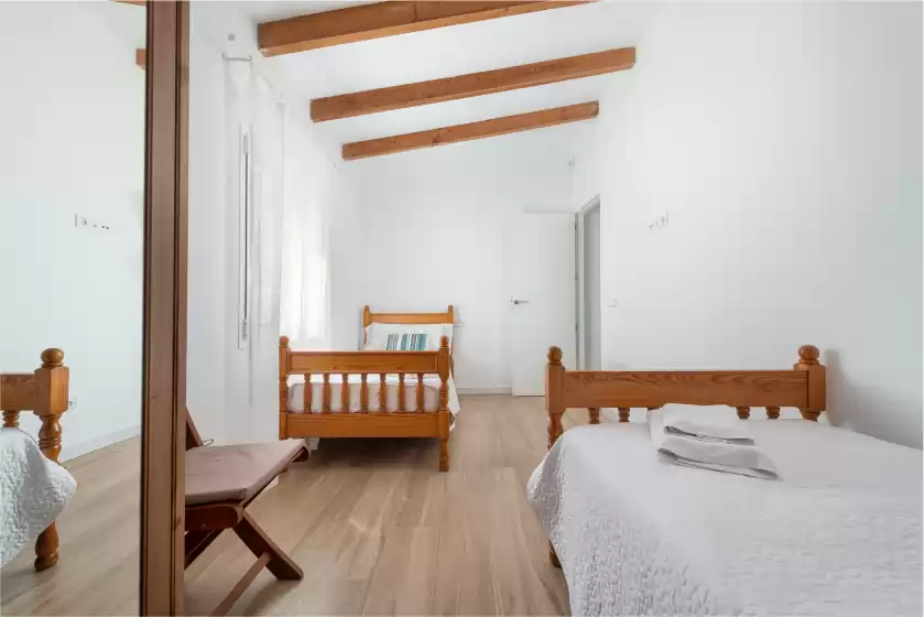 Holiday rentals in Ca na menuda, Biniali