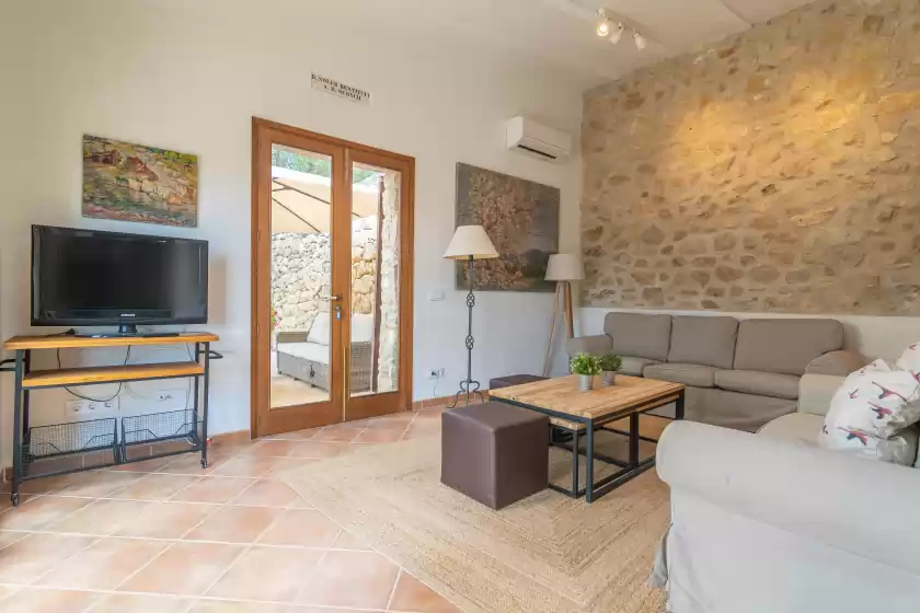 Holiday rentals in Ses cases velles de son baró, Sant Joan