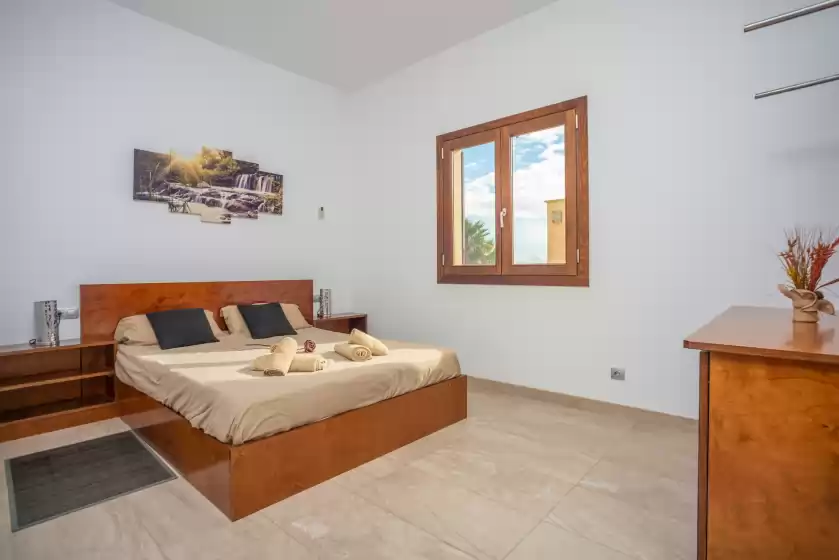 Holiday rentals in Luz de luna, Petra