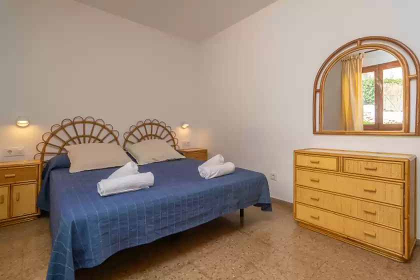 Holiday rentals in Can jaume 10, es Canutells
