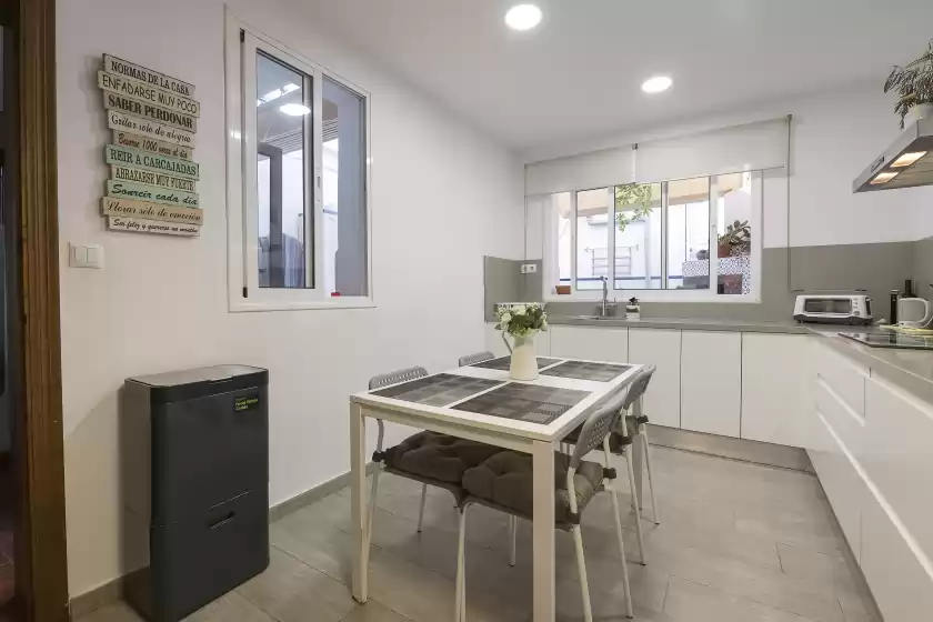 Holiday rentals in Casa del olivo, Algeciras