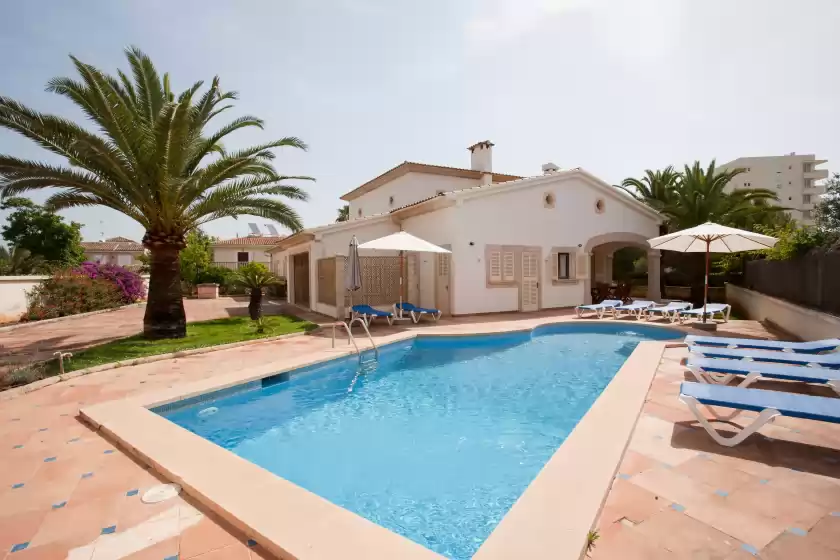 Holiday rentals in Llampudol (villa sa coma), sa Coma