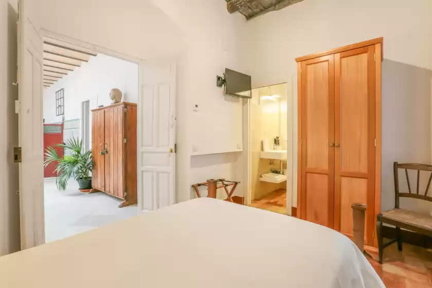 Holiday rentals in Posada de la casa del pintor hab. huelva - adults , Carmona