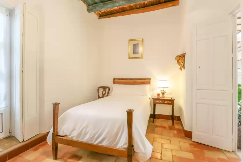 Holiday rentals in Posada de la casa del pintor hab. huelva - adults , Carmona