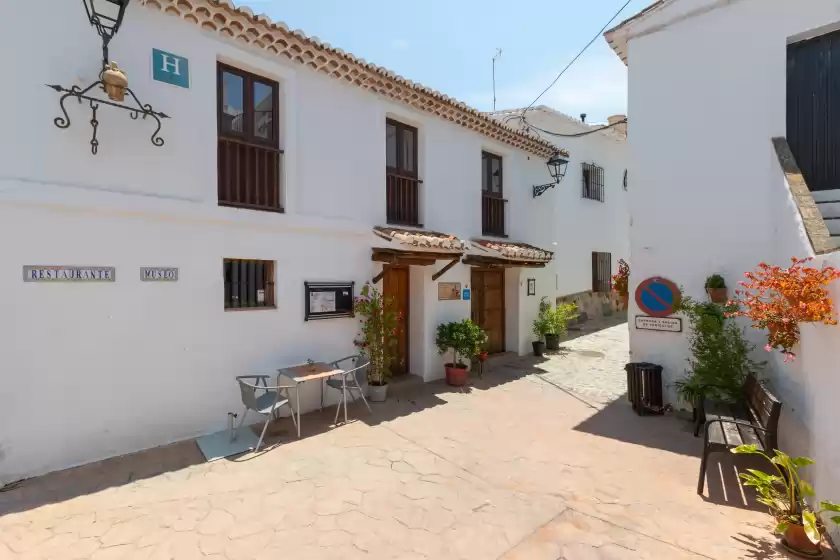 Holiday rentals in El porton, El Borge