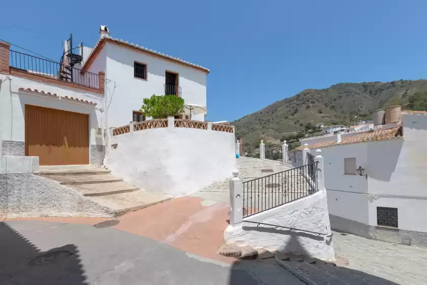 Holiday rentals in El porton, El Borge