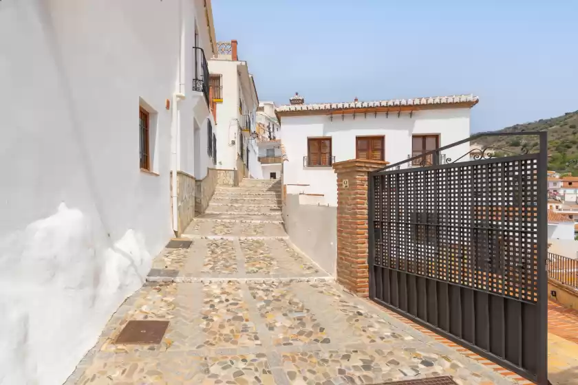 Holiday rentals in El porton, El Borge