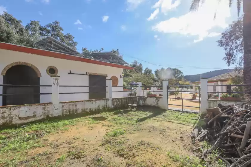 Holiday rentals in Casa rural los menestrales, Lora del Río