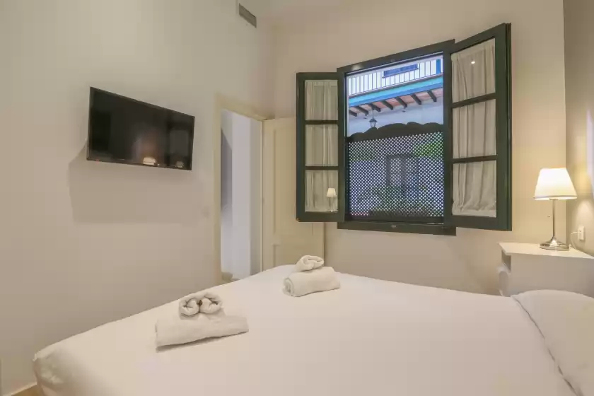 Holiday rentals in Patio de la cartuja 2 pax, Sevilla