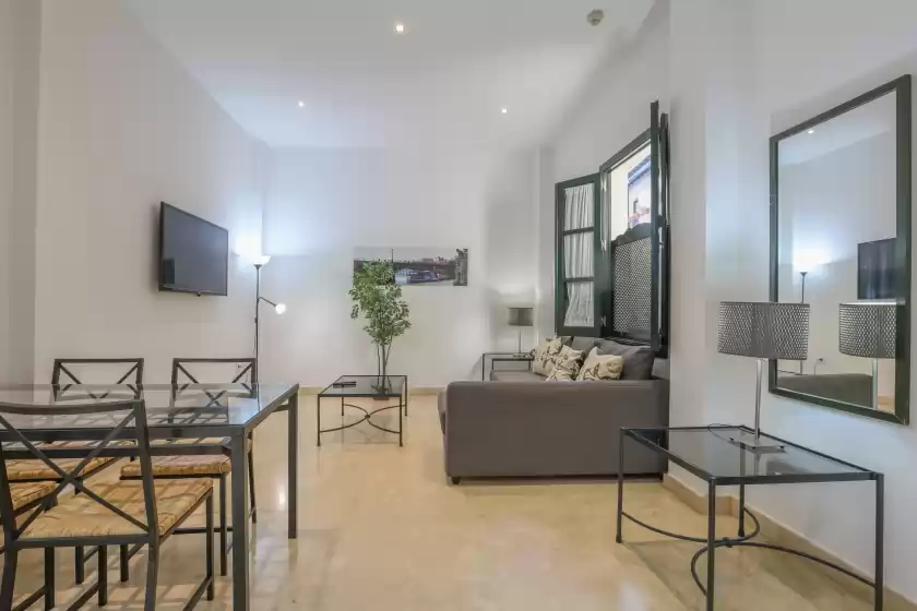 Holiday rentals in Patio de la cartuja 2 pax, Sevilla