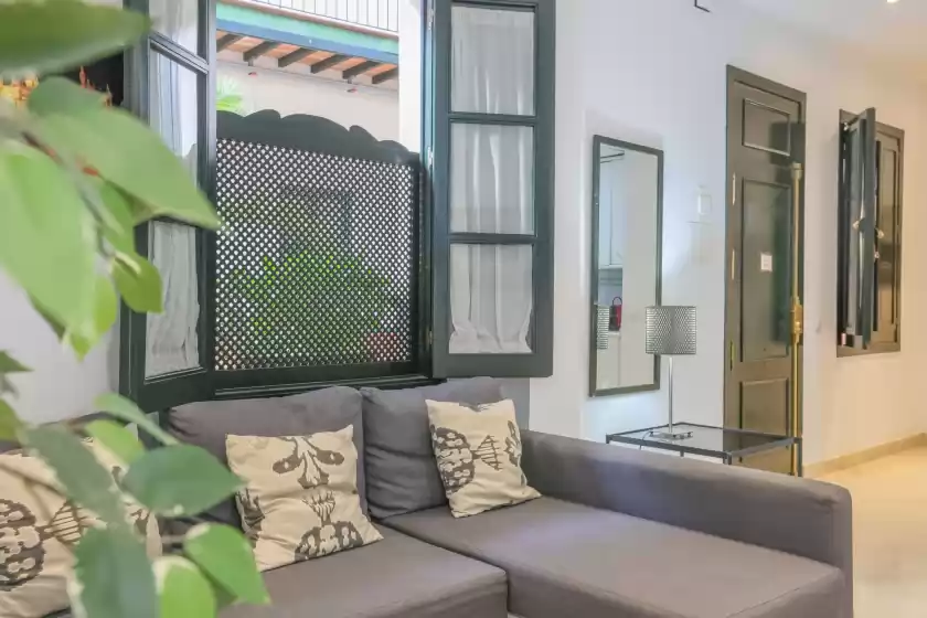 Holiday rentals in Patio de la cartuja 2 pax, Sevilla