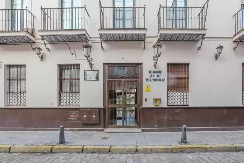 Holiday rentals in Patio de la cartuja 2 pax, Sevilla