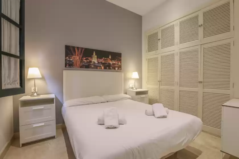 Holiday rentals in Patio de la cartuja 2 pax, Sevilla