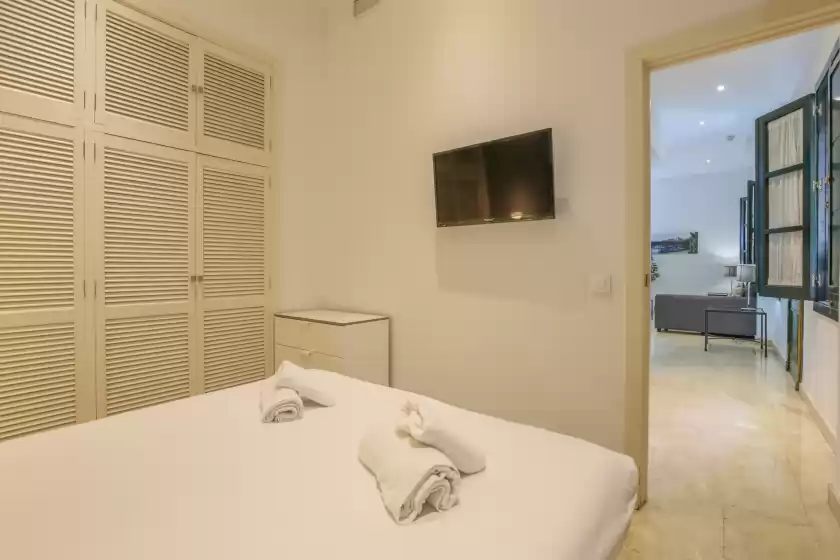 Holiday rentals in Patio de la cartuja 2 pax, Sevilla