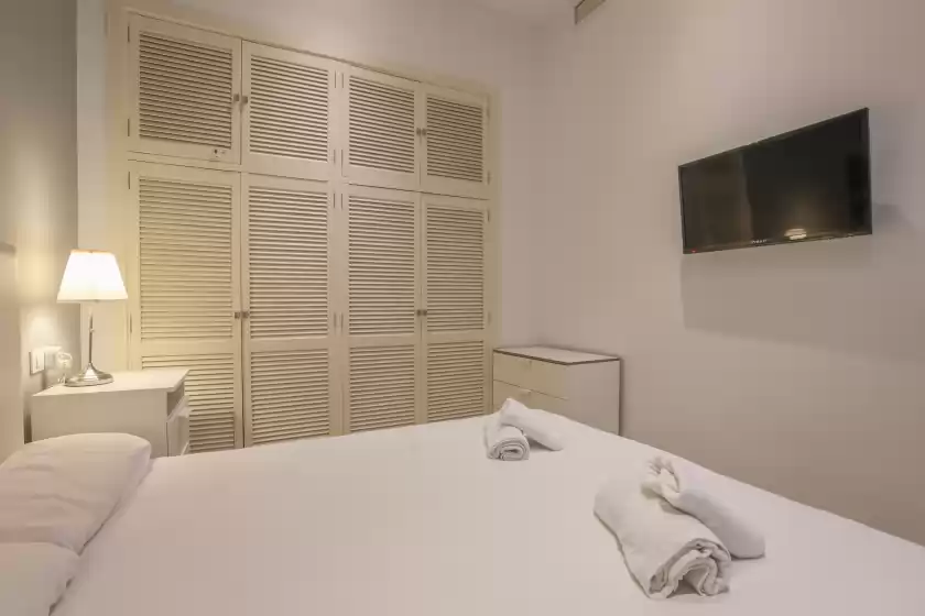 Holiday rentals in Patio de la cartuja 2 pax, Sevilla