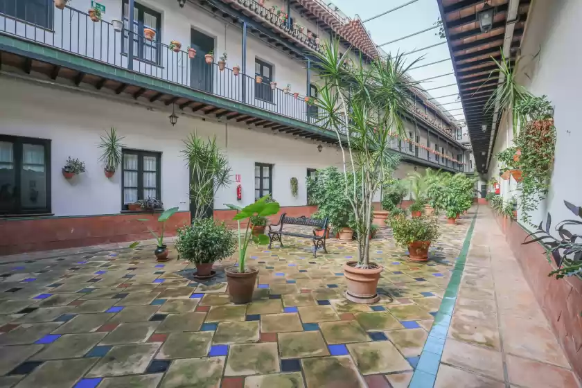 Holiday rentals in Patio de la cartuja 2 pax, Sevilla