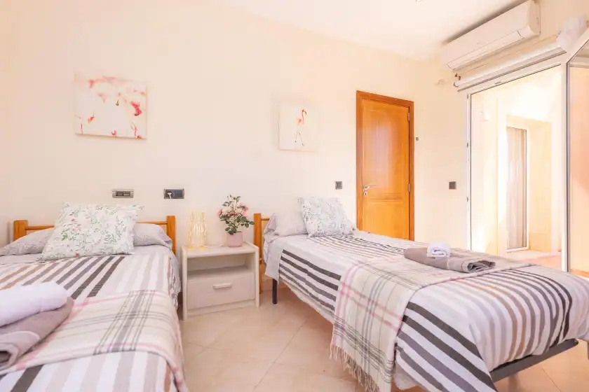 Holiday rentals in Chalet libertat, sa Torre