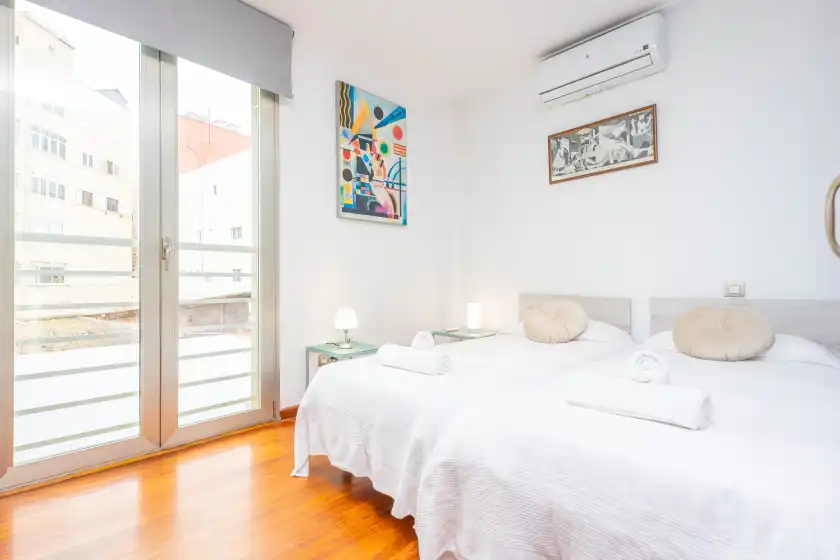 Holiday rentals in Villa palmera, Es Molinar