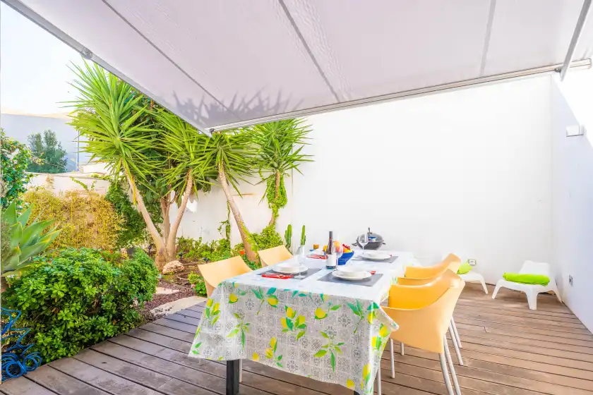 Holiday rentals in Villa palmera, Es Molinar