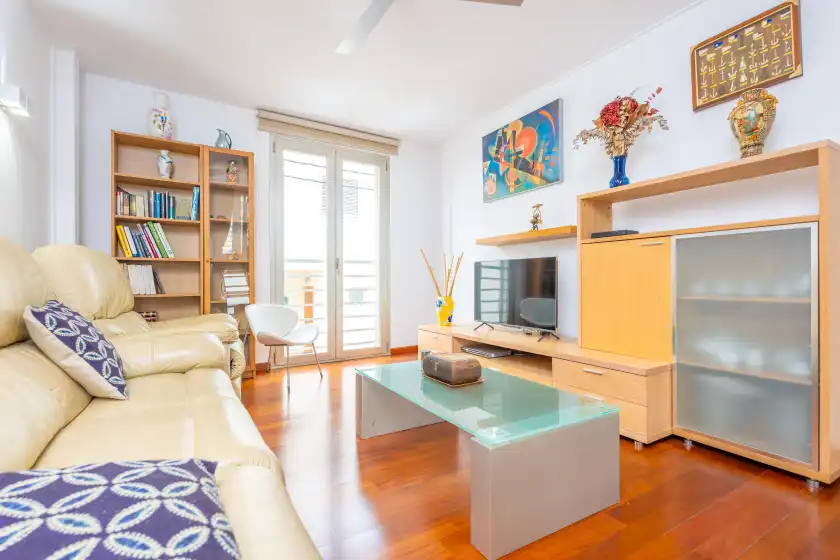 Holiday rentals in Villa palmera, Es Molinar