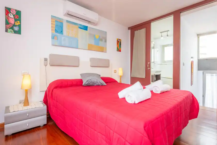 Holiday rentals in Villa palmera, Es Molinar