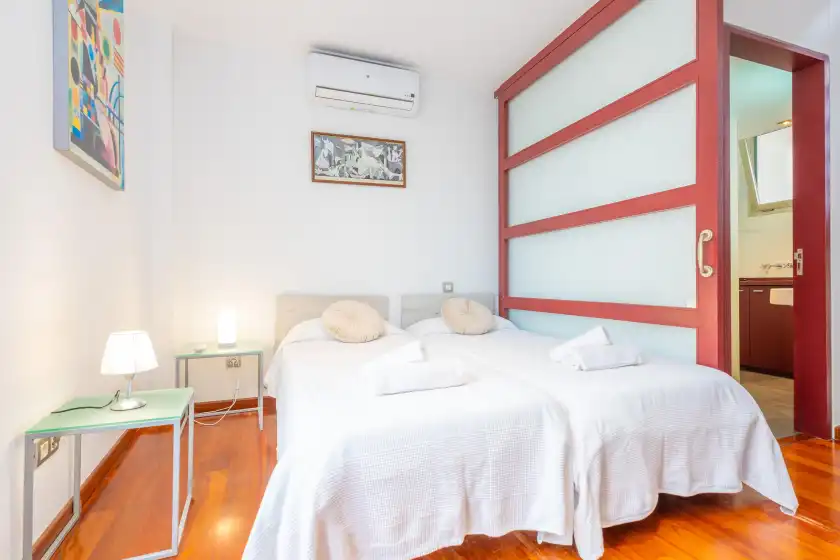 Holiday rentals in Villa palmera, Es Molinar