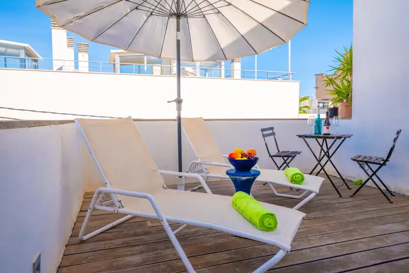 Holiday rentals in Villa palmera, Es Molinar