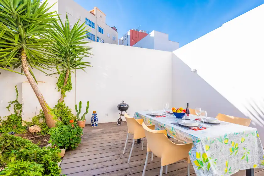 Holiday rentals in Villa palmera, Es Molinar