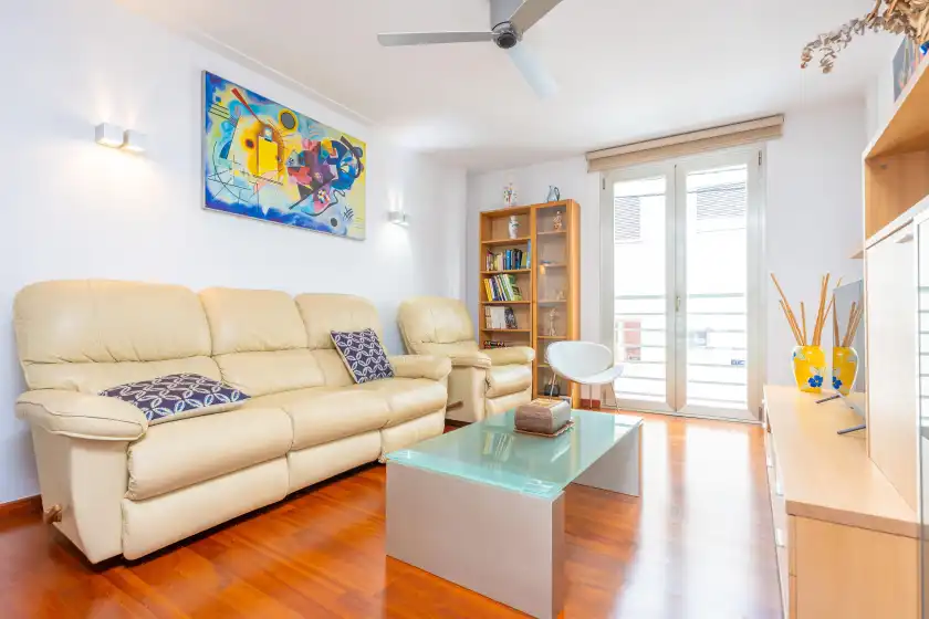 Holiday rentals in Villa palmera, Es Molinar