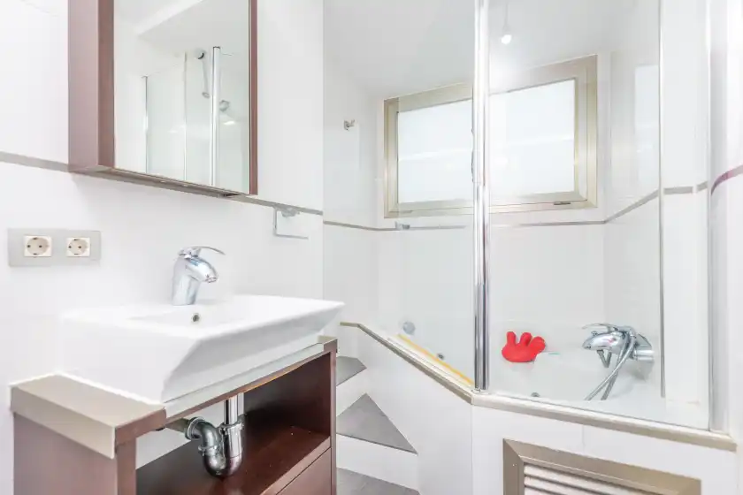 Holiday rentals in Villa palmera, Es Molinar