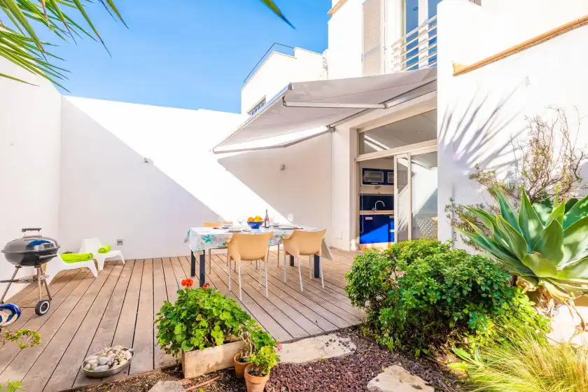 Holiday rentals in Villa palmera, Es Molinar