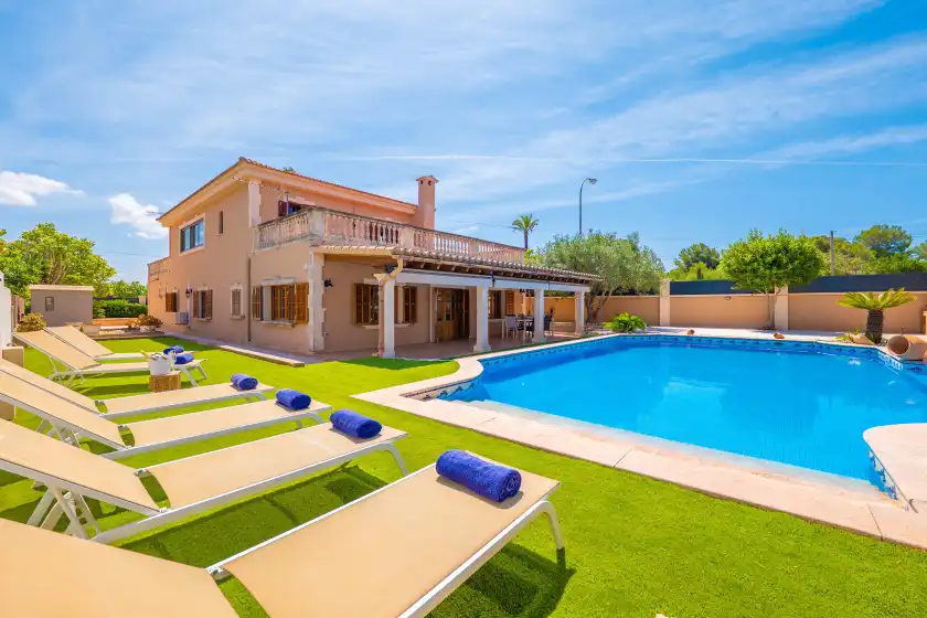 Holiday rentals in Marina blau