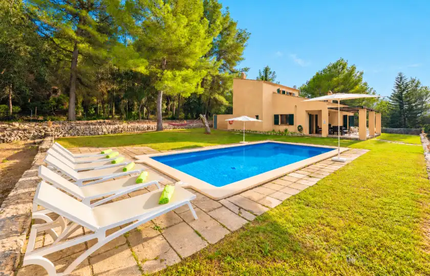 Holiday rentals in Son tord